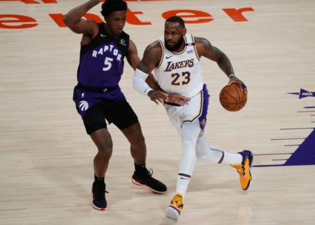 kaiyun开云-詹皇:没觉得过早复出 制定附加赛的人应该被解雇